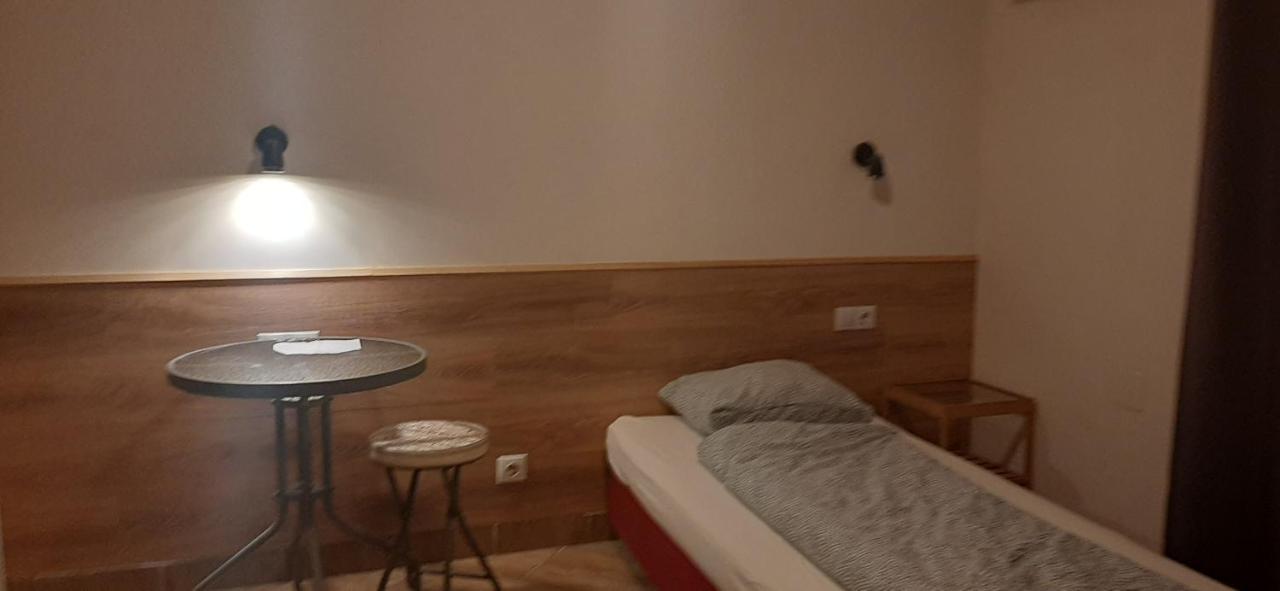 ブダペストApartman Vorosmartyアパートメント エクステリア 写真