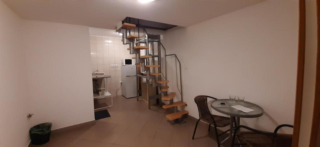 ブダペストApartman Vorosmartyアパートメント エクステリア 写真